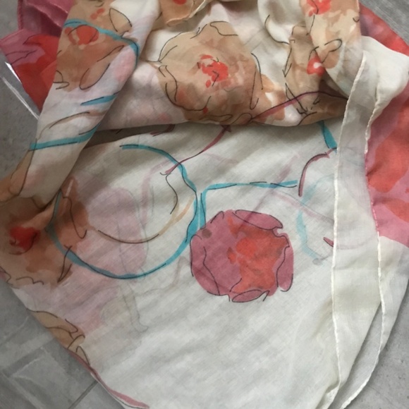 large knit CC design fashion scarf - Picture 3 of 3